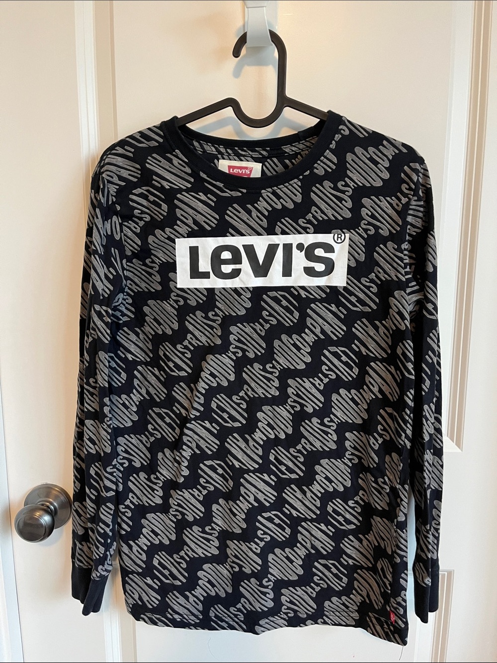 Levi's Black Long-Sleeve Logo Tee with Gray Allover Print